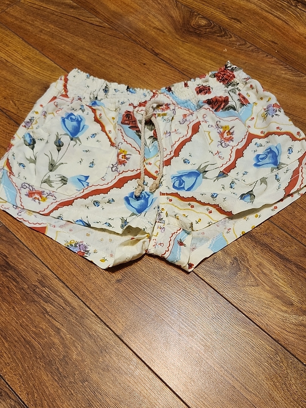 ❤️3 For 10.❤️Floral Cream Athletic Shorts with Blue Rose Print